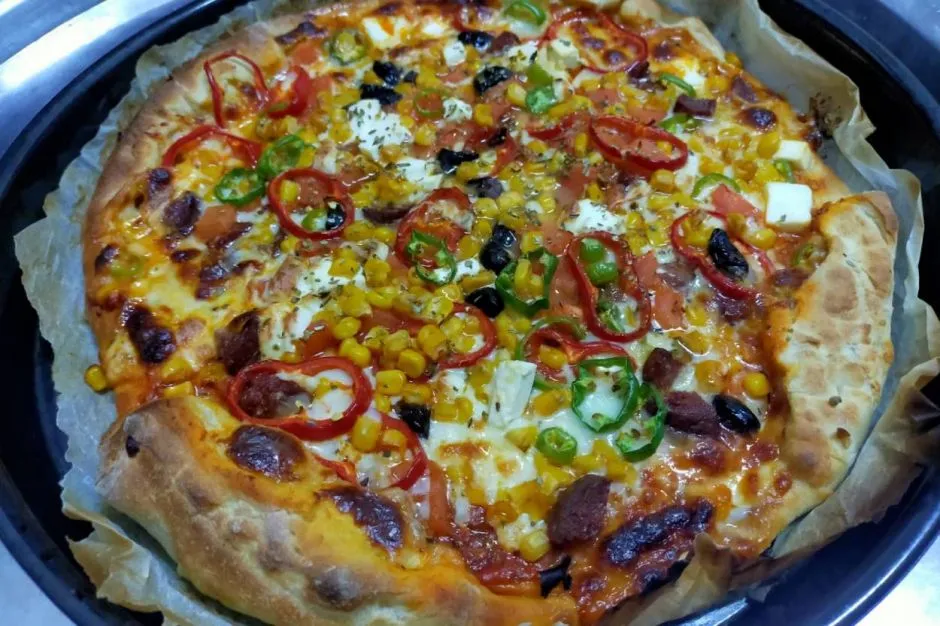 Peynirli Kekikli Pizza tarifi