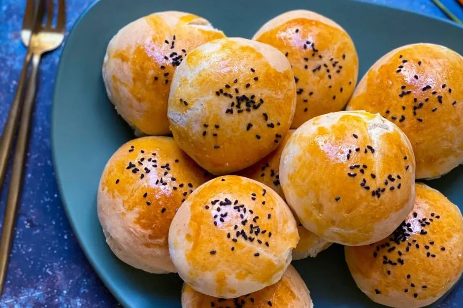 Peynirli Zeytinli Kaşarlı Poğaça tarifi