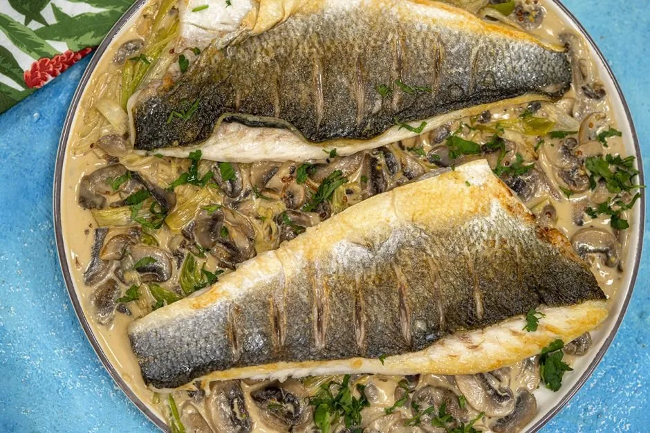 Pırasa, Krema ve Mantarlı Levrek tarifi