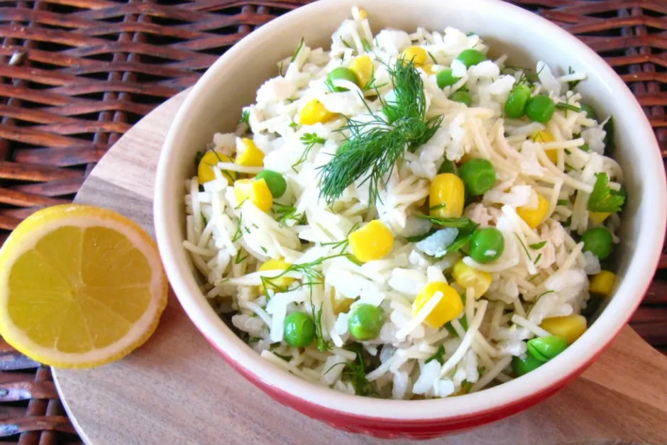 Pirinçli Tavuk Salatası tarifi