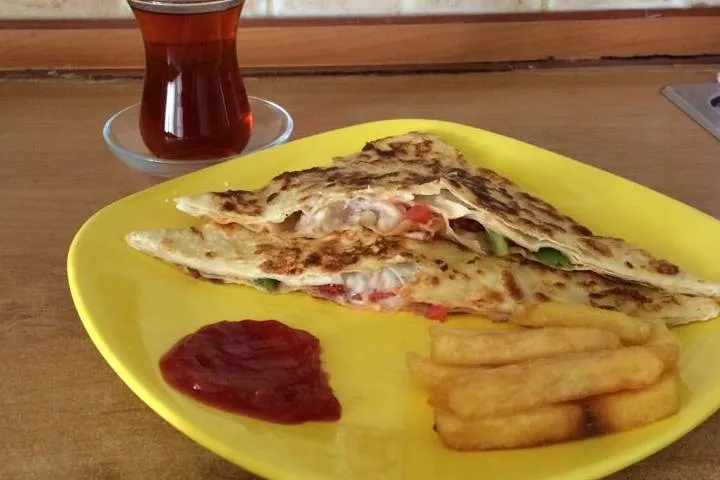 Pizza Tadında Gözleme tarifi