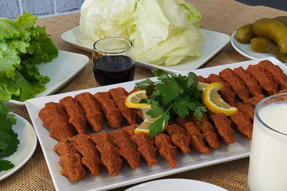 Pratik Ev Çiğ Köftesi tarifi