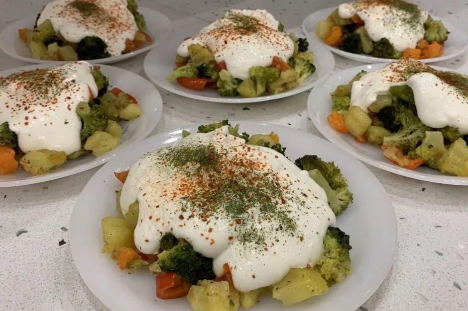 Renkli Brokoli Salatası tarifi