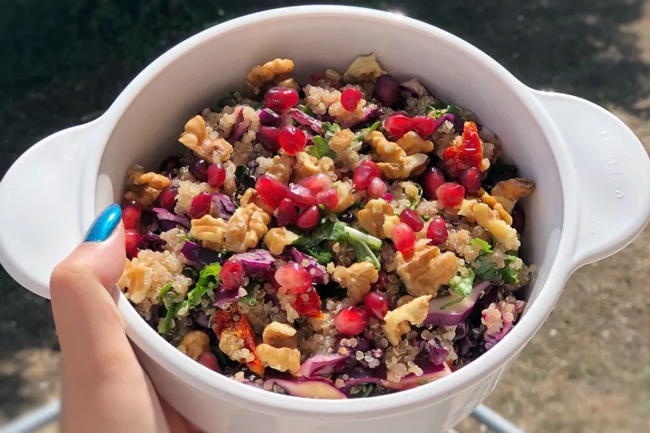Renkli Kinoa Salatası tarifi