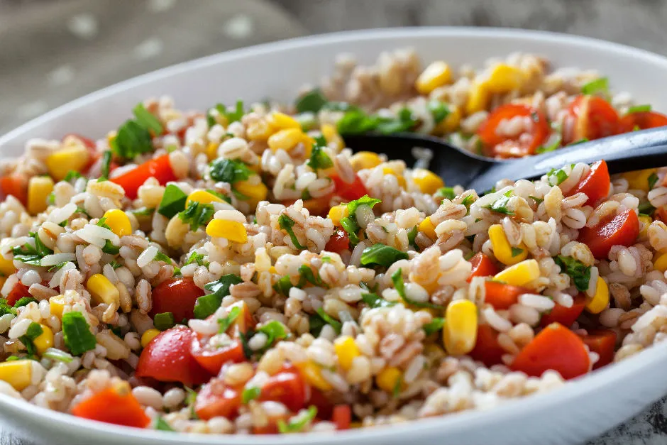 Renkli Pirinç Salatası tarifi