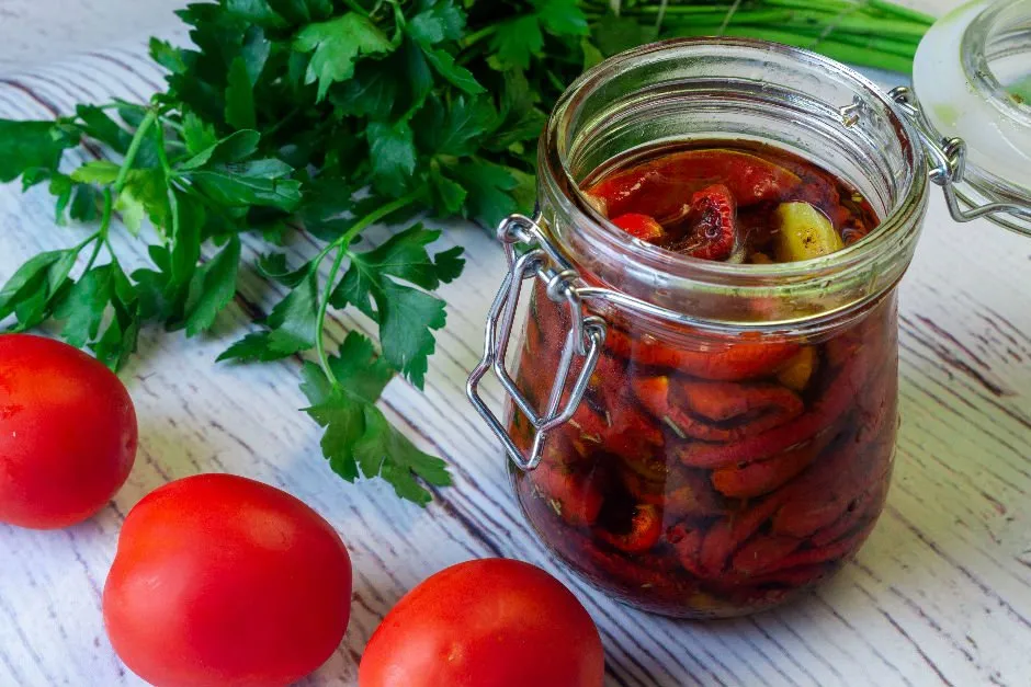 Sarımsaklı Kuru Domates tarifi