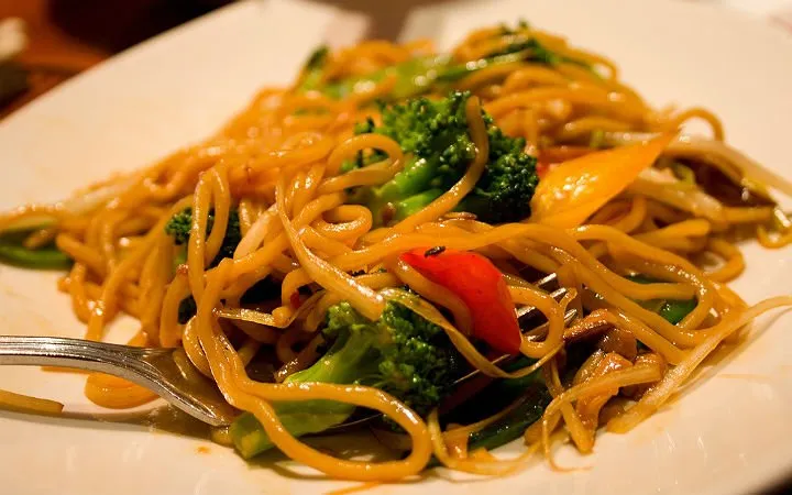 Sebzeli Lo Mein tarifi