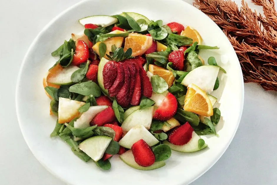 Semizotlu Meyve Salatası tarifi