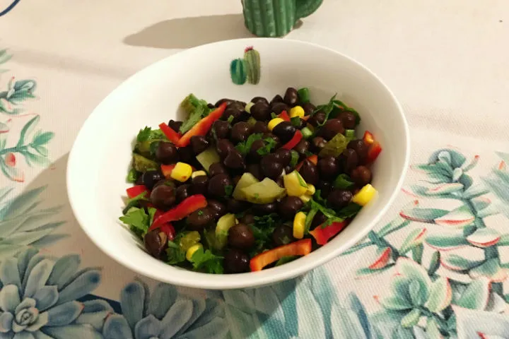 Siyah Nohut Salatası tarifi