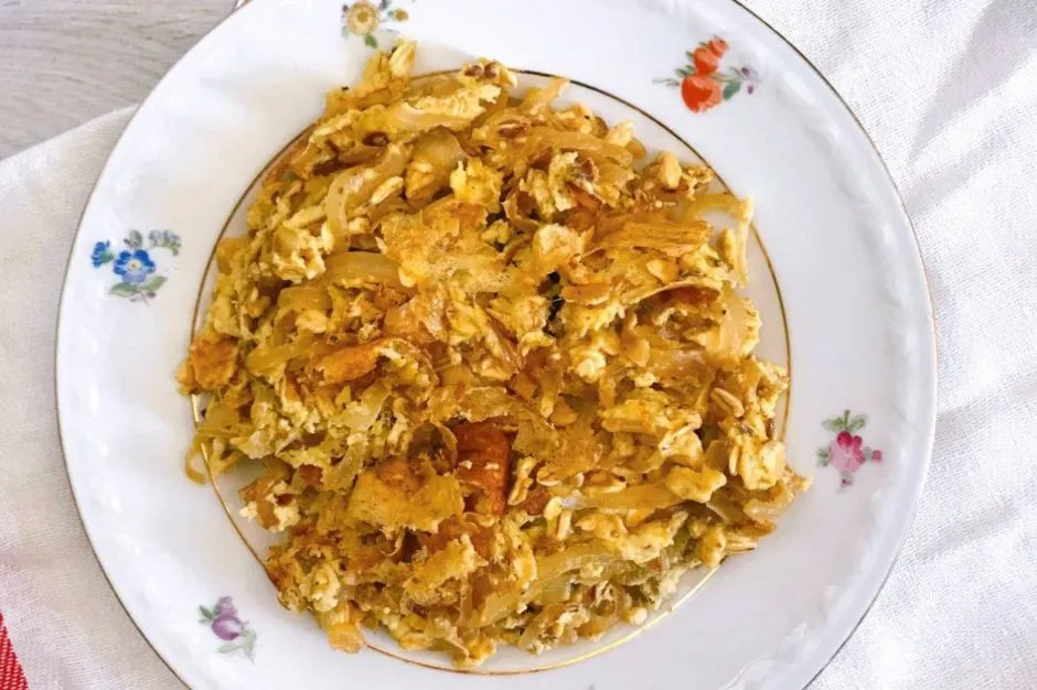 Soğanlı Yulaflı Yumurta tarifi