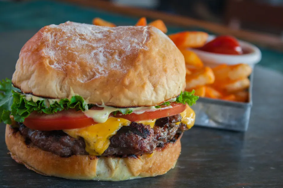 Sucuk Köfteli Burger tarifi