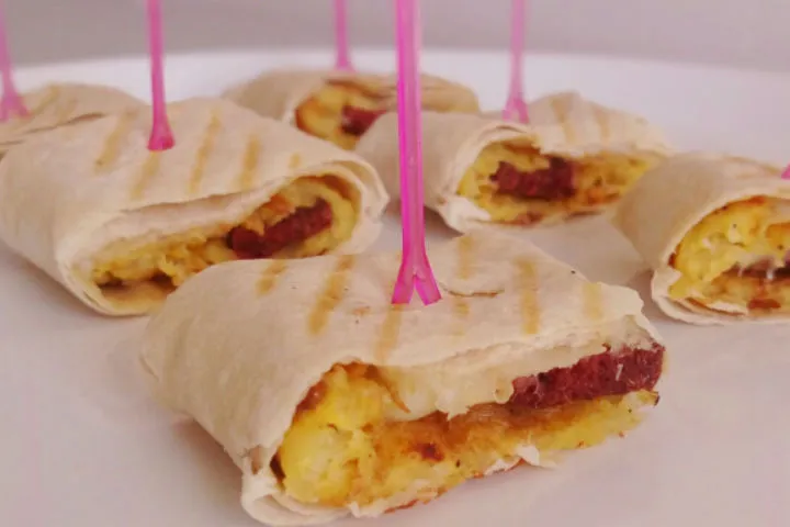 Patates Omletli Sucuklu Lavaş Sarma tarifi