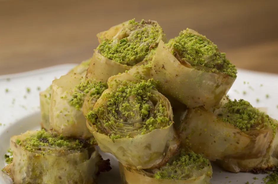 Tahinli Fıstıklı Sarma tarifi