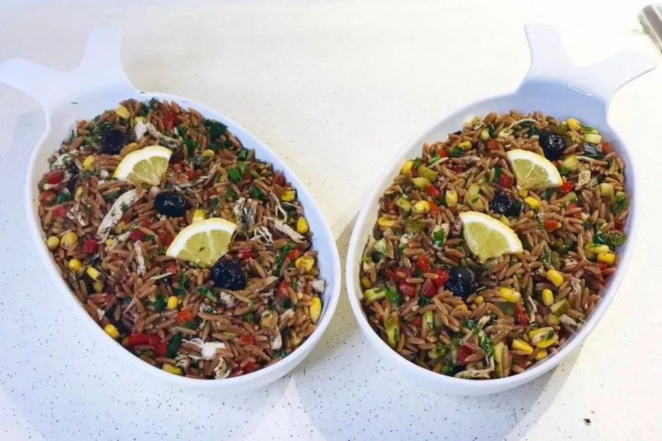 Tavuklu Arpa Şehriye Salatası tarifi