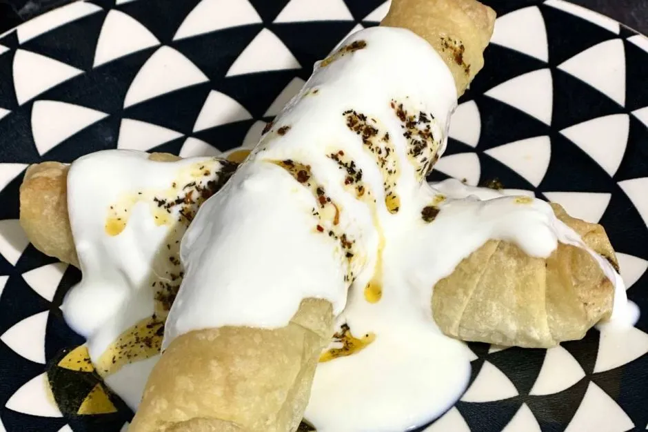 Tavuklu Garnitürlü Börek tarifi
