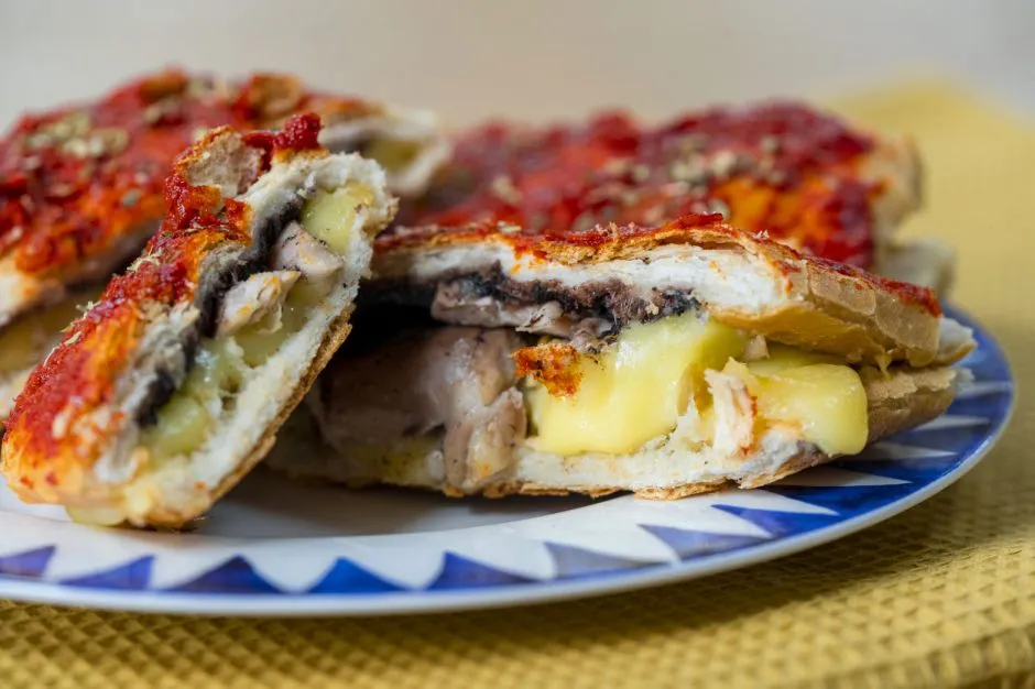 Tavuklu Kaşarlı Tost tarifi