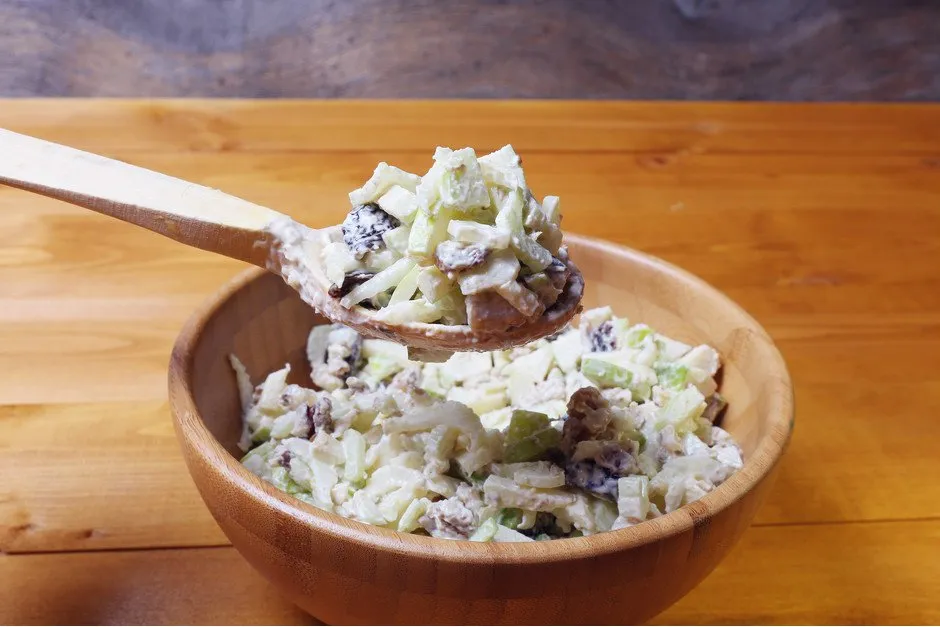 Tartar Soslu Tavuklu Kereviz Salatası tarifi