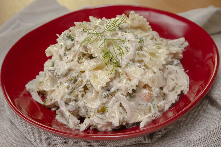 Tavuklu Makarna Salatası tarifi