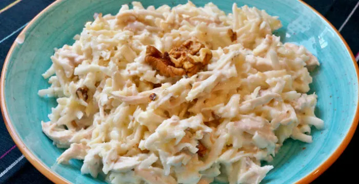 Tavuklu Kereviz Salatası tarifi