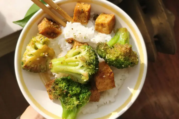 Tofu ve Brokolili Pilav tarifi