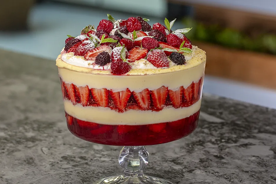 Bisküvili Pudingli Trifle tarifi