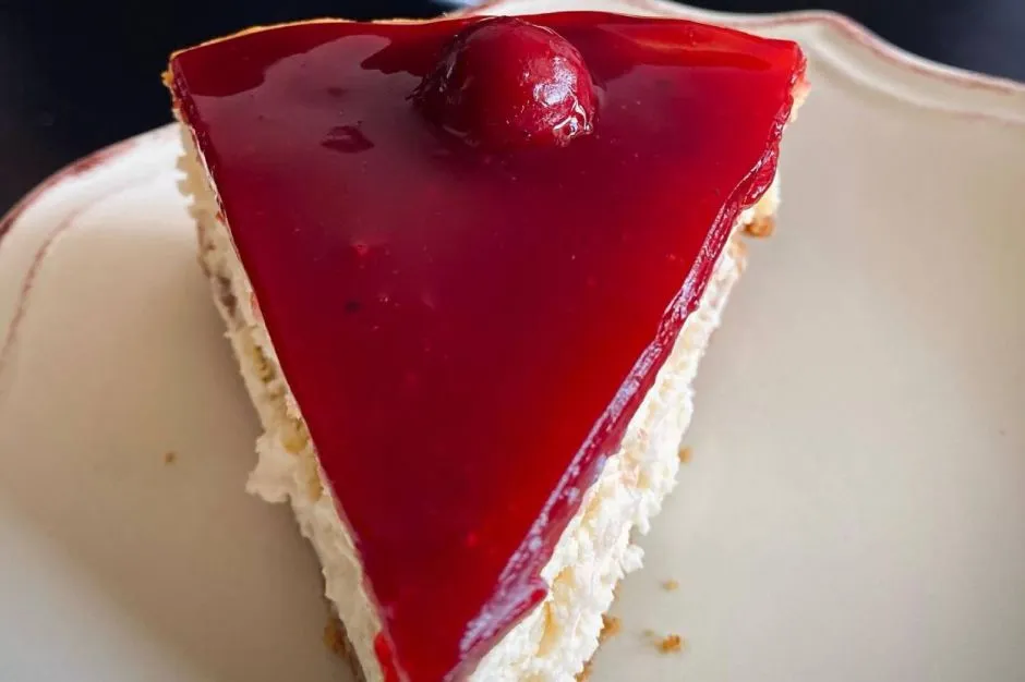 Vişne Soslu Cheesecake tarifi