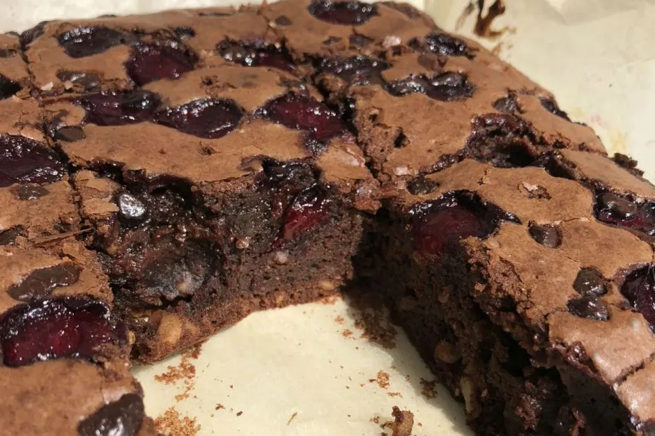 Vişneli Çikolatalı Brownie tarifi