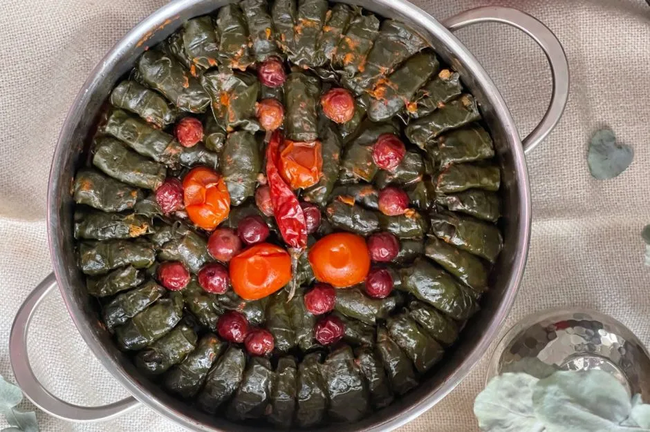 Vişneli Ispanak Sarması tarifi