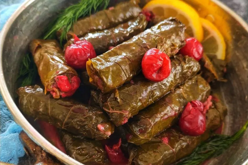 Vişneli Yaprak Sarması tarifi