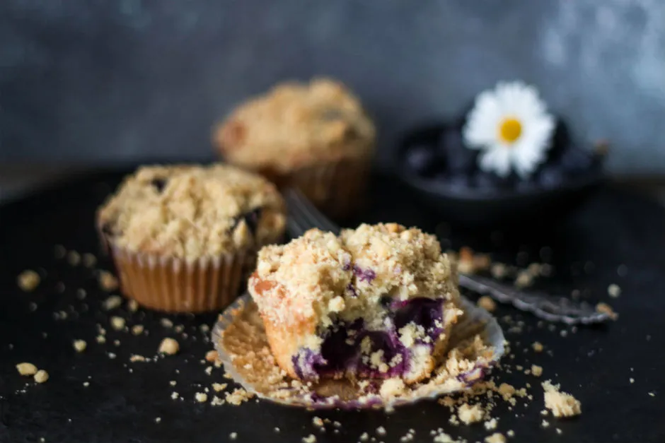 Yaban Mersinli Crumble Muffin tarifi