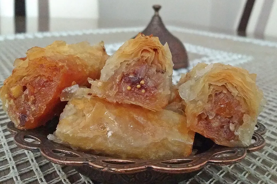 Yemişli Samsa Tatlısı tarifi
