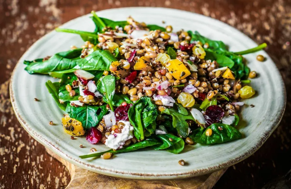 Mercimekli Ispanak Salatası tarifi