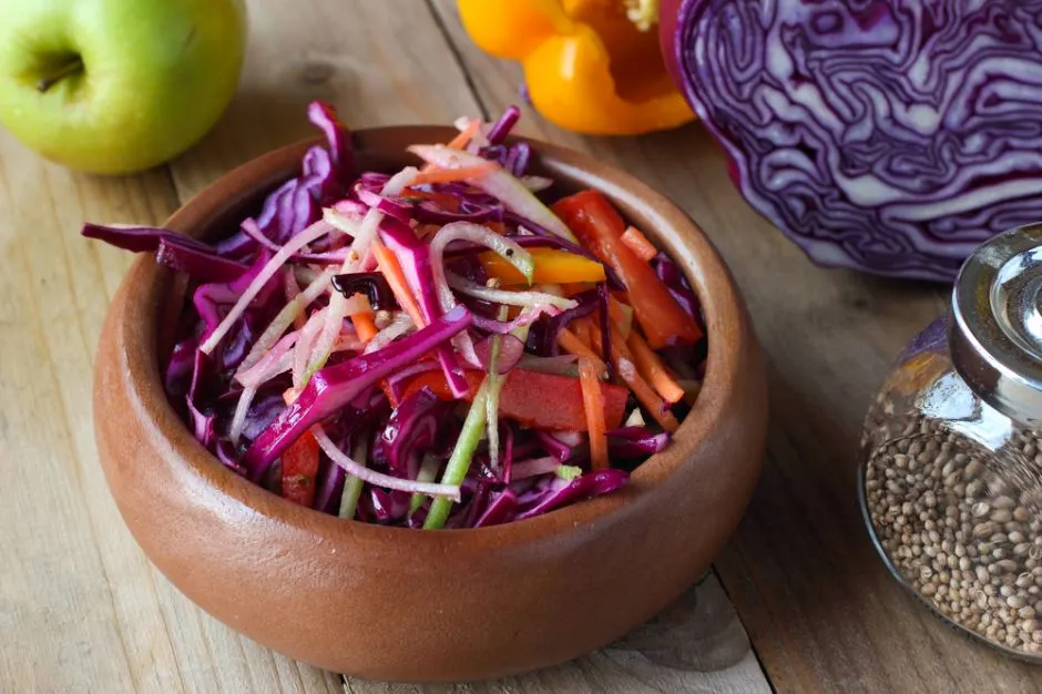 Yeşil Elmalı Mor Lahana Salatası tarifi