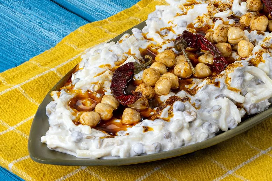 Erişteli Yeşil Mercimek Salatası tarifi