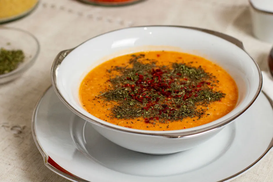 Yoğurtlu Ezogelin Çorbası tarifi