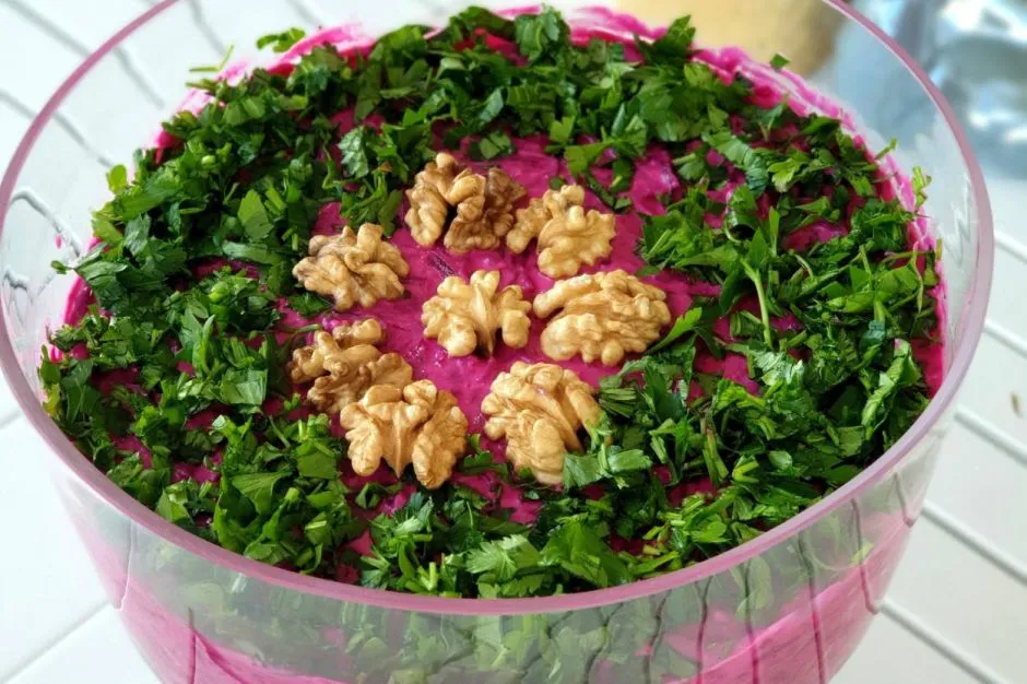 Yoğurtlu Kırmızı Pancar Salatası tarifi
