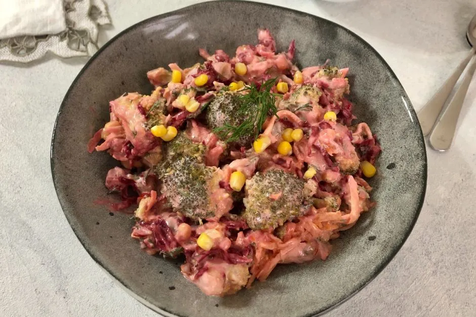Yoğurtlu Pancarlı Brokoli Salatası tarifi