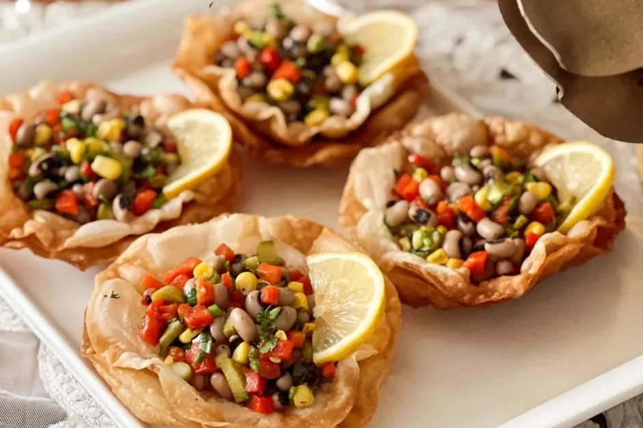 Yufka Çanağında Börülce Salatası tarifi