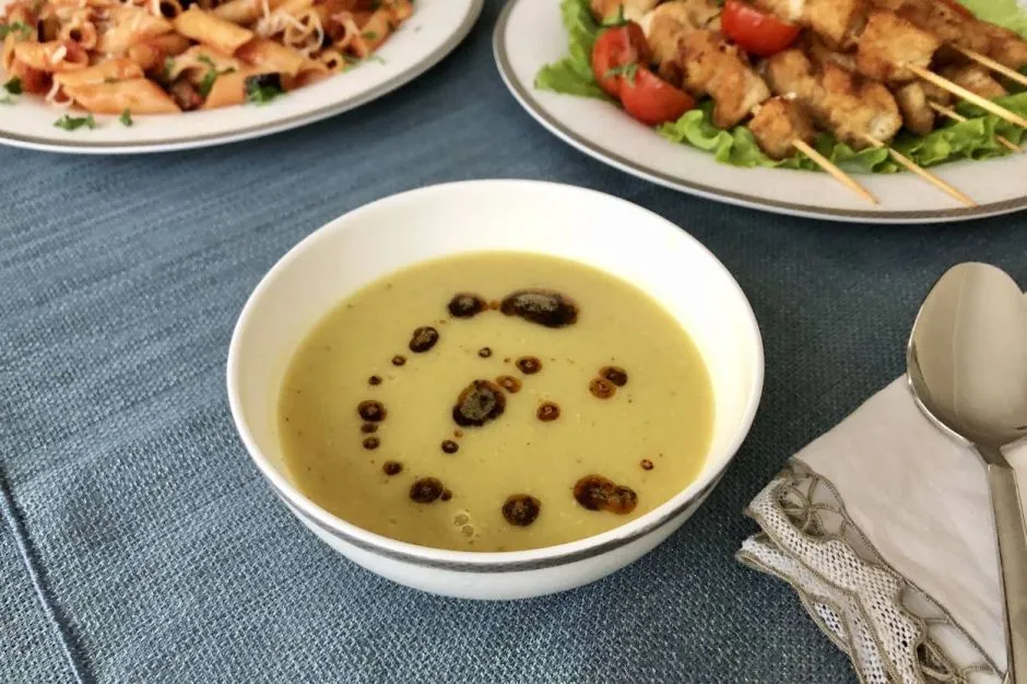 Zerdeçallı Buğdaylı Mercimek Çorbası tarifi