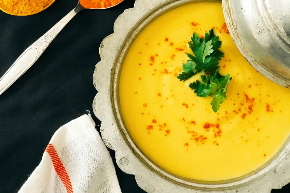 Zerdeçallı Süzme Mercimek Çorbası tarifi