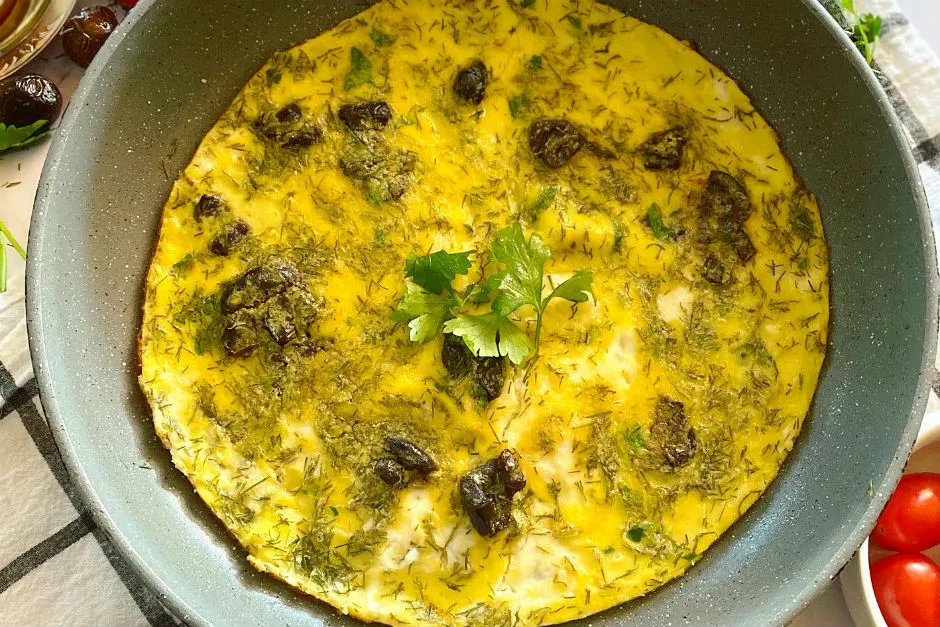 Zeytinli ve Otlu Omlet tarifi