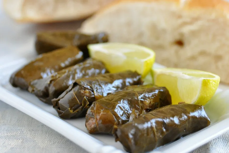 Zeytinyağlı Karalahana Sarması tarifi