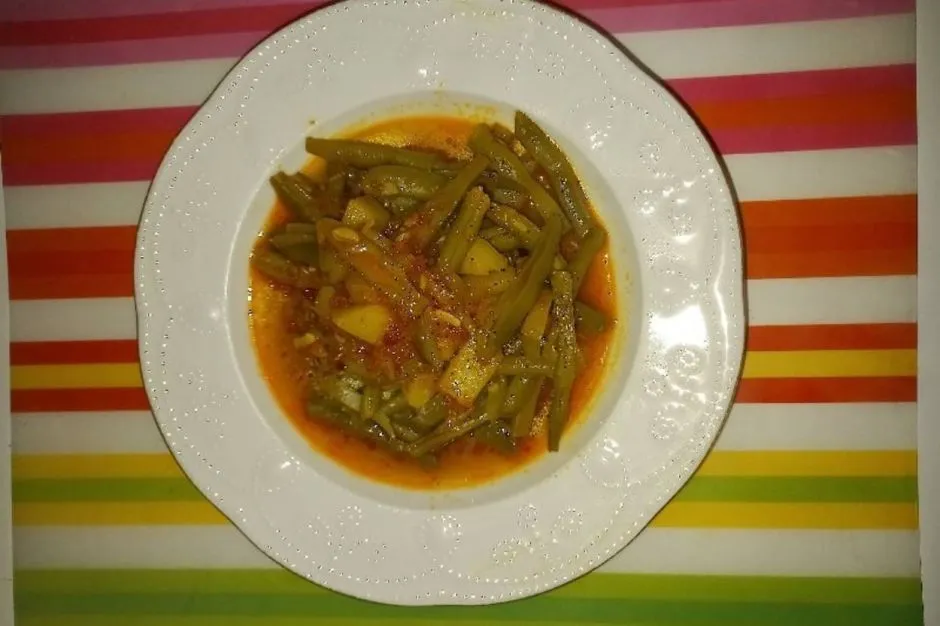Zeytinyağlı Patatesli Taze Fasulye Yemeği tarifi